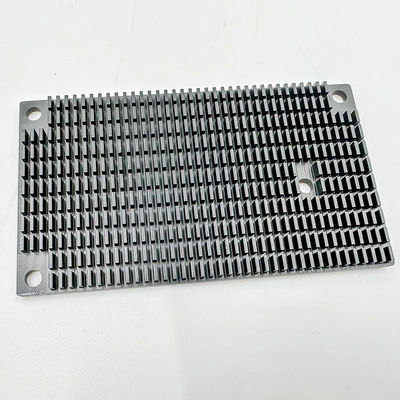 Suku Cadang Mesin CNC Presisi Tinggi Heatsink Penguat Daya Aluminium Berlubang Hitam